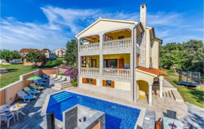 Gorgeous Home In Medulin With Wifi